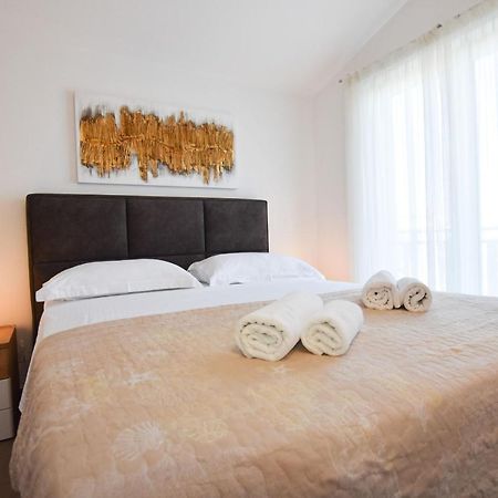 Apartments Karmen I Primosten Ngoại thất bức ảnh
