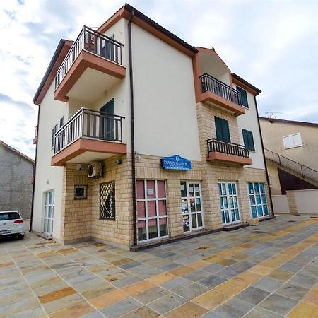 Apartments Karmen I Primosten Ngoại thất bức ảnh