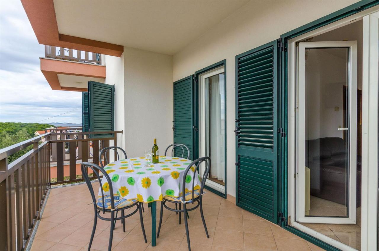 Apartments Karmen I Primosten Phòng bức ảnh