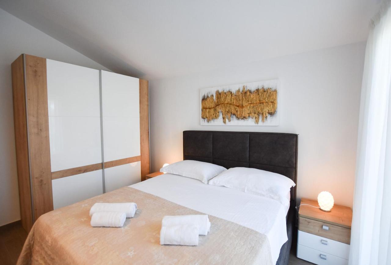 Apartments Karmen I Primosten Ngoại thất bức ảnh