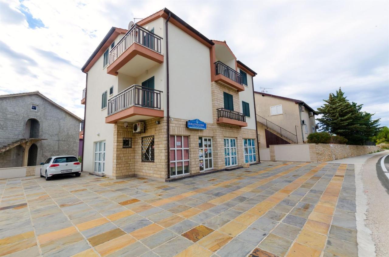 Apartments Karmen I Primosten Ngoại thất bức ảnh