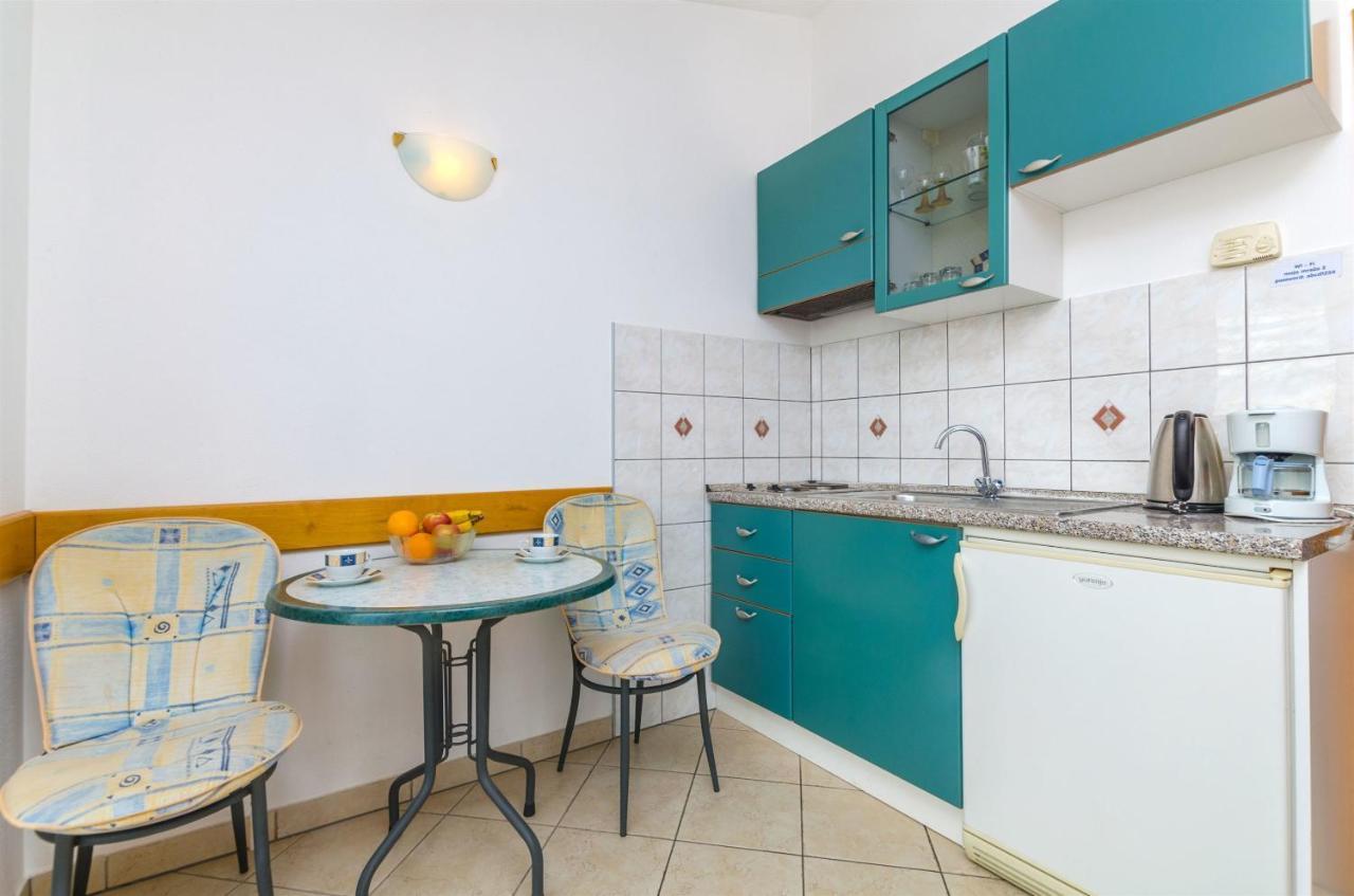 Apartments Karmen I Primosten Ngoại thất bức ảnh